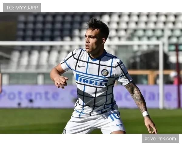 劳塔罗：从二前锋到全能中锋的转型路径解析